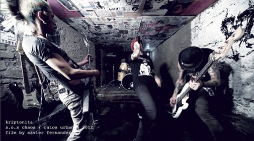 S.O.S. Chaos - Imagem do videoclipe da música "Kriptonita" 